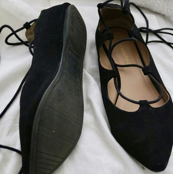 Classified Shoes - Lace up flatts.